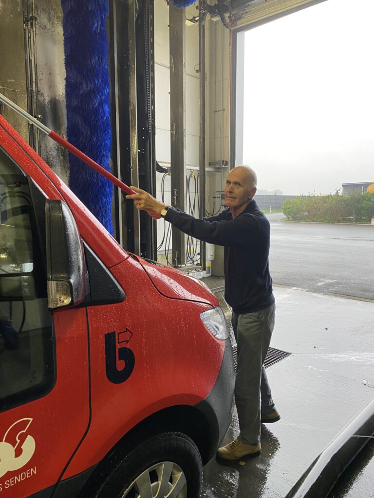 Josef Sandbaumhüter sorgt für das gute Ambiente des Sendener Bürgerbusses