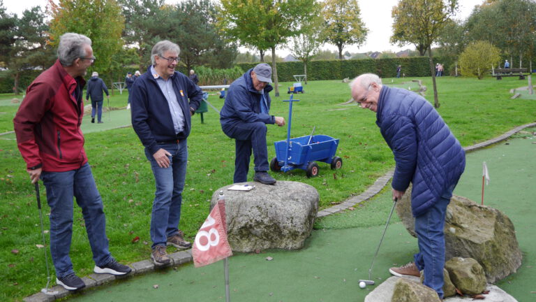 „Spaß inne Backen“ beim Golfen und Grillen